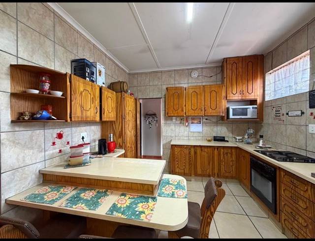 3 BEDROOM HOUSE FOR SALE IN VANDERBIJLPARK CW 5